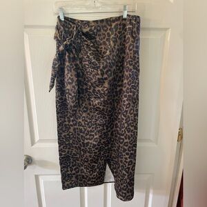 Chic Leopard Print Skirt with Bow